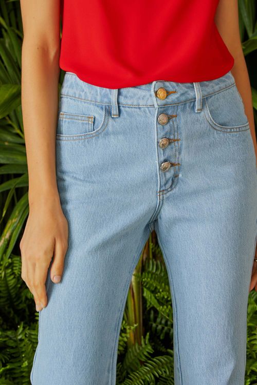 Calça jeans, com detalhe na cintura botão encapado - R$ 144.99, cor Azul  (cintura alta) #59398, compre agora