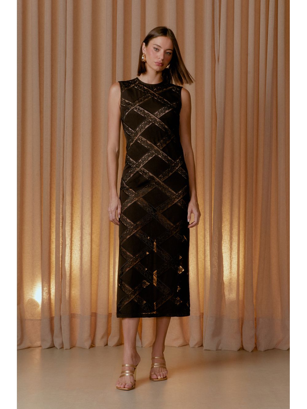 Agilità — Vestido Midi Renda Eva - Preto
