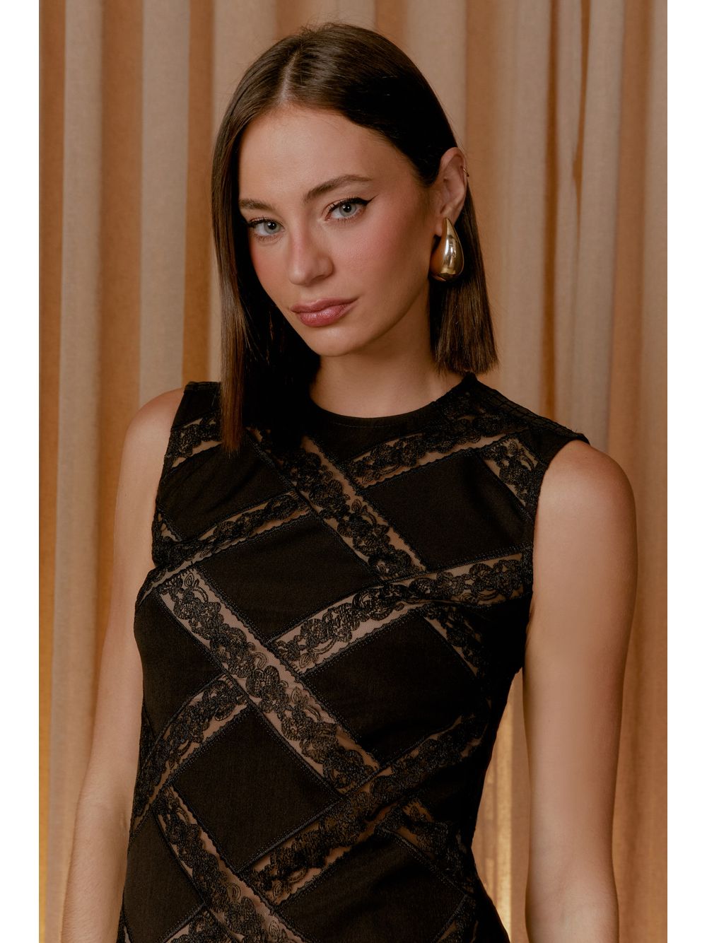 Agilità — Vestido Midi Renda Eva - Preto