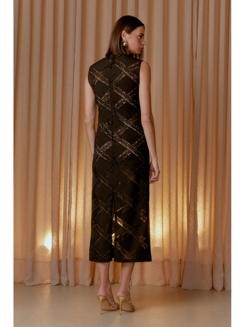Agilità — Vestido Midi Renda Eva - Preto