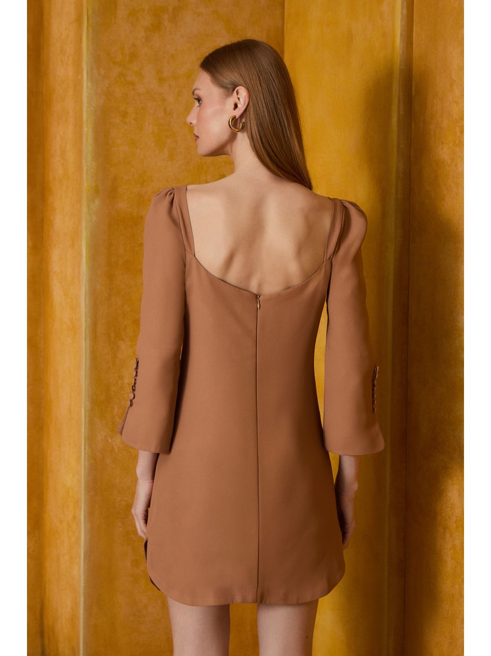 Agilità — VESTIDO CURTO DECOTE PRINCESA