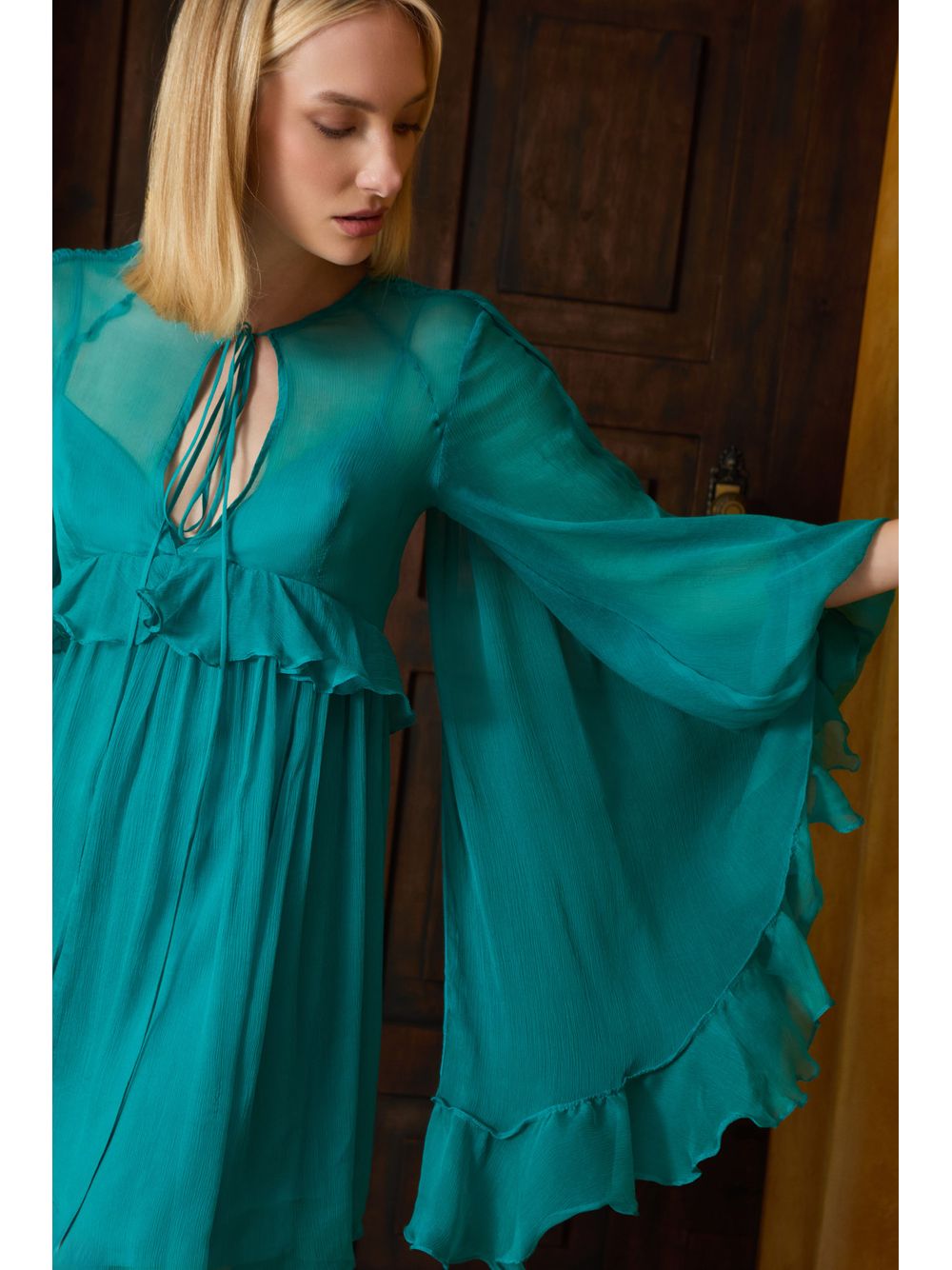 Agilità — VESTIDO CURTO SEDA BABADOS