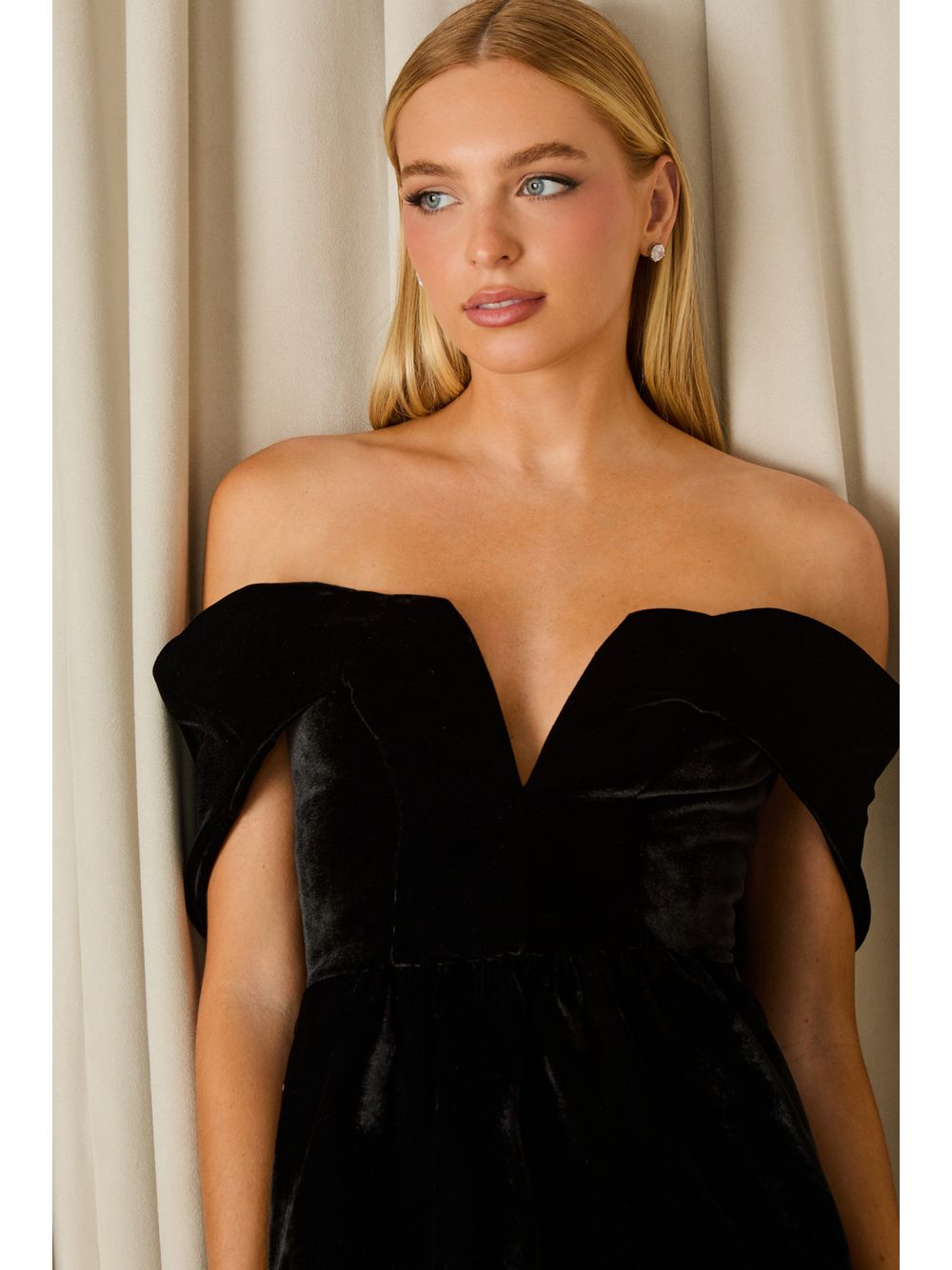 Agilità — VESTIDO CURTO EVA VELUDO