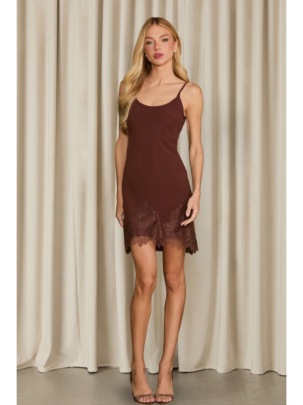 Agilità — VESTIDO CURTO VIVI RENDA BARRA