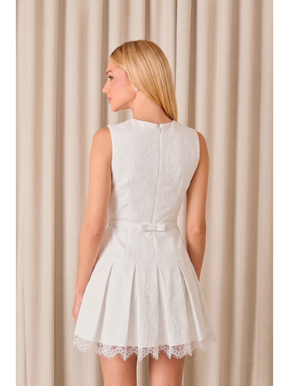 Agilità — VESTIDO CURTO DAISY RENDA